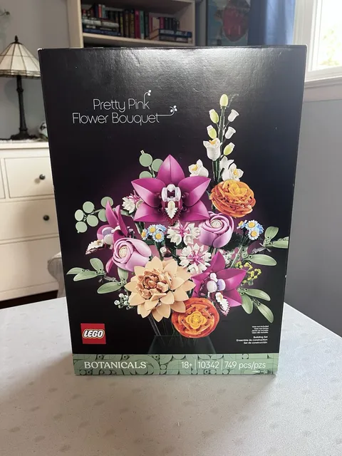 LEGO Botanicals Pretty Pink Flower Bouquet #10342/749 pieces NEW sealed
