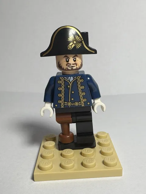 Lego 2011 Hector Barbossa - Dark Blue Uniform - Minifigure - Torso Crack
