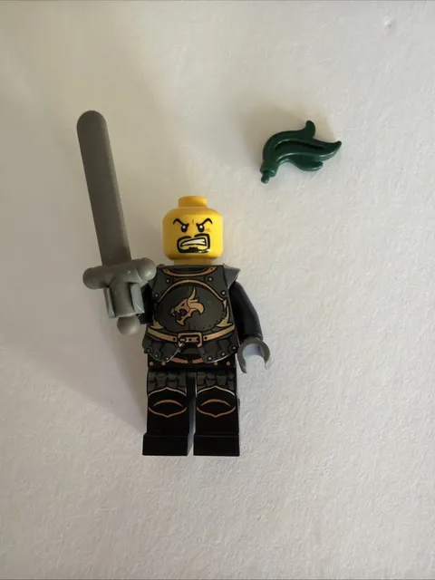 LEGO Kingdoms Castle Knight Parts cas495 Dragon Knight No Helmet