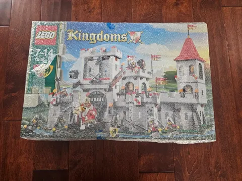 LEGO Castle: King's Castle (7946) - Mint Condition, Bubble Wrapped, Sealed