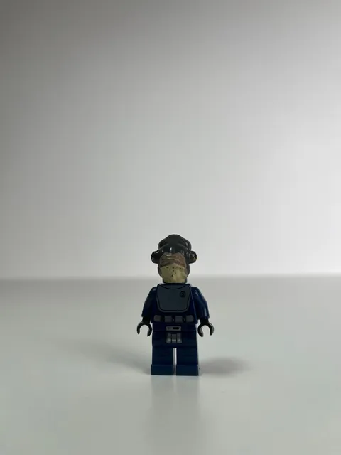 LEGO Star Wars Rogue One Admiral Raddus Minifigure