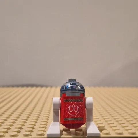 LEGO Star Wars R2-D2 Minifigure w/ Red Holiday Sweater, Red/Silver