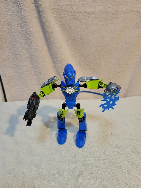 LEGO HERO FACTORY SURGE