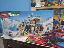 LEGO FRIENDS: Holiday Ski Slope and Caf� (41756)