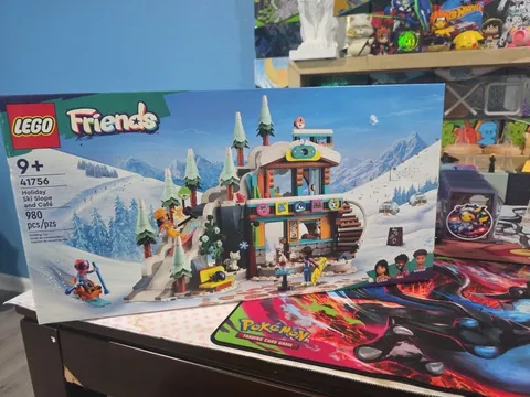 LEGO FRIENDS: Holiday Ski Slope and Caf� (41756)