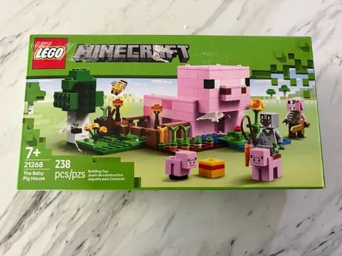 LEGO Minecraft: The Baby Pig House (21268) New / Box Damage