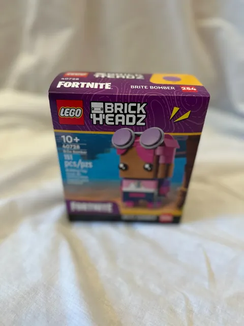 Brand new LEGO set Brite Bomber Brickheadz 40728
