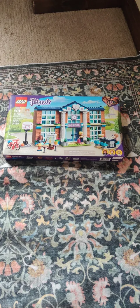 LEGO FRIENDS: Heartlake City School (41682)New Sealed Mint