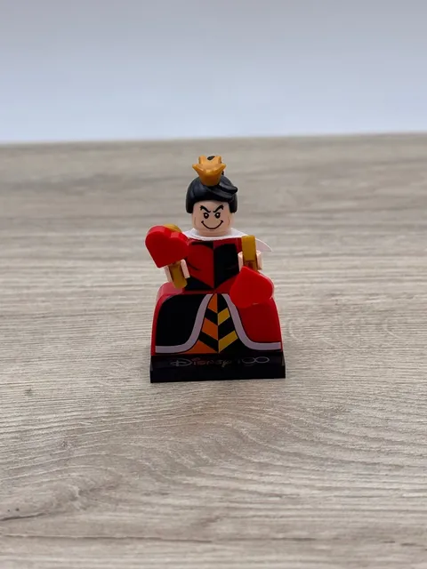 LEGO Disney 100 Queen of Hearts 71038 CMF Minifigure NEW Open Bag Complete