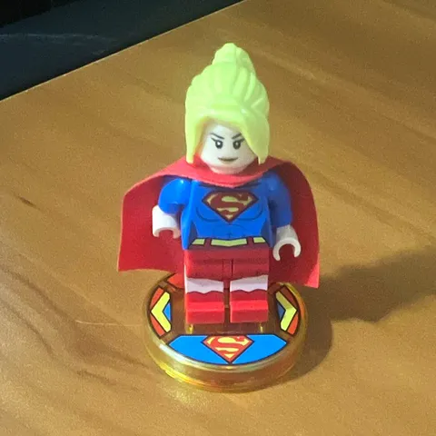 LEGO dimensions Supergirl Plastic Minifigure with Red Cape and Display Stand