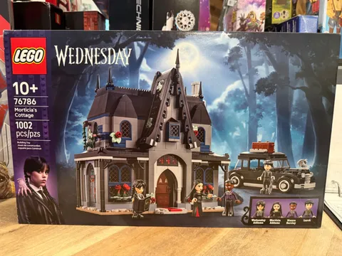 LEGO Wednesday Morticia's Cottage Set 76786 (1002 Pieces) FACTORY SEALED