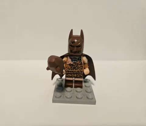 LEGO BATMAN MINIFIGURE - CAVEMAN BATMAN -  LEGO BATMAN MOVIE Set 71017