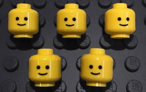 5 X NEW LEGO Yellow Heads Smile Smiley Grin Face Minifigures Figs Lot 35