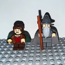 LEGO The Lord of the Rings Frodo Baggins & Gandalf the Grey Minifigs (2)