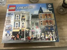 LEGO CREATOR: Assembly Square (10255) NEW