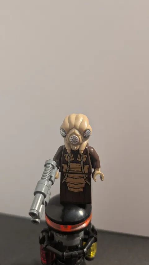 LEGO Star Wars Zuckuss Minifigure (WITH BLASTER) From Set 75243