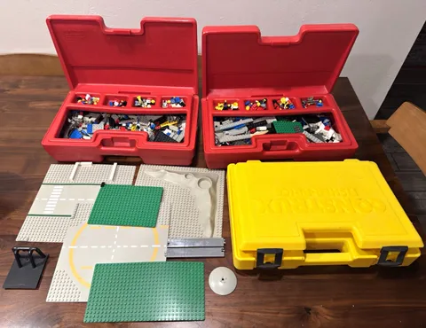 Vintage Collection of 1984-1986 LEGO LEGOLAND Sets w/ Cases (Multiple Sete)