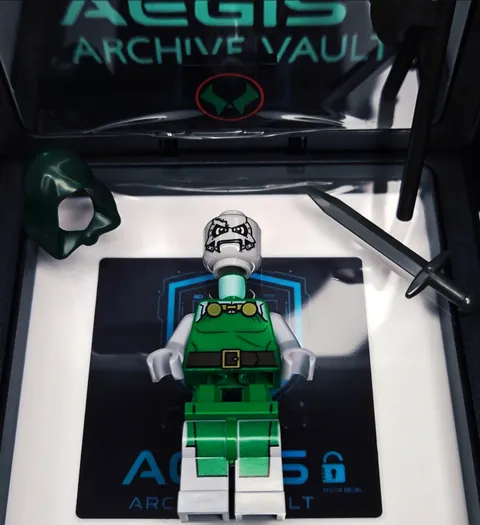 LEGO Dr. Doom Minifigure Sh0052 Pristine Brand New Never Assembled