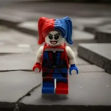 LEGO Harley Quinn Minifigure DC Super Hero Blue Red Pigtails sh260 76053