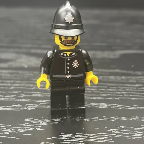 LEGO Collectible Minifigures Series 11 Constable 71002-15 col177