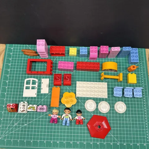 LEGO Duplo 10587 Cafe Town Bakery Complete Figures Food Bricks VGC