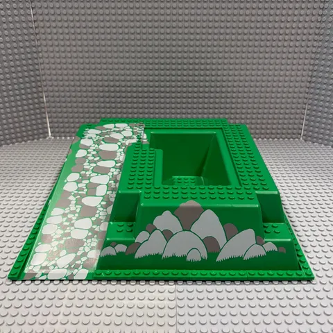 LEGO 32x32 Baseplate Raised (2552px6) w/ Ramp & Pit : Black Knight's Castle READ
