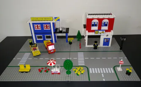 LEGO Town / Legends 10041 Main Street (6390 reissue) INCOMPLETE (2003)