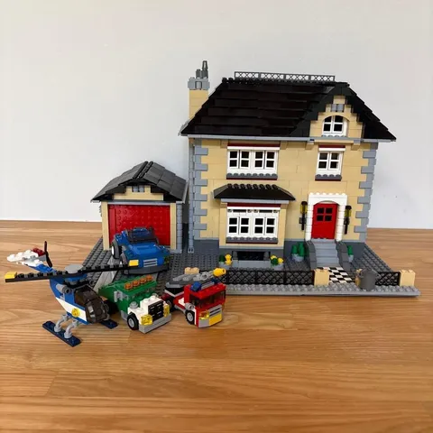 LEGO Creator 3-in-1 Model Town House 4954 5864 5865 6911 Set Used Comp W/Manual
