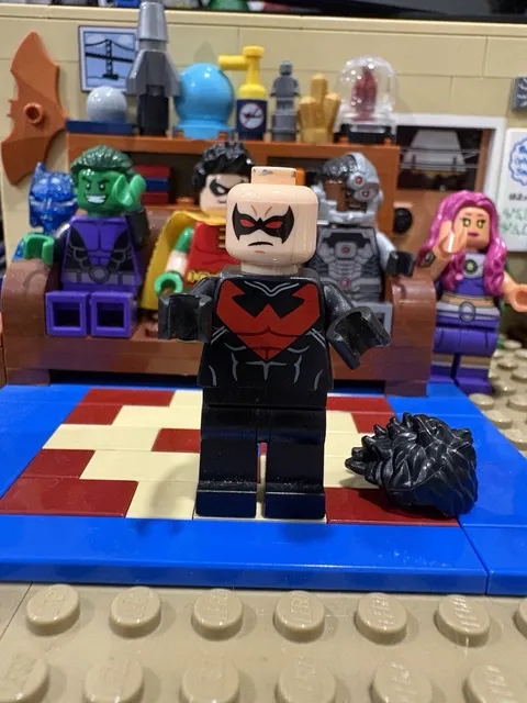 Nightwing , Red - sh0085 - Set 76011 - LEGO Super Heroes Minifigure