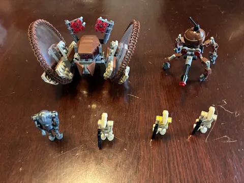 LEGO Star Wars: Hailfire Droid & Spider Droid (7670) Used Complete