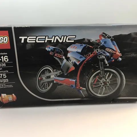 LEGO TECHNIC: Street Motorcycle (42036)
