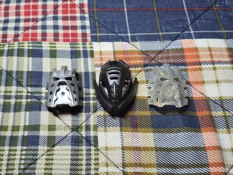 LEGO Bionicle Kanohi Masks -  Avohkii & Kraahkan - 2003 Titan