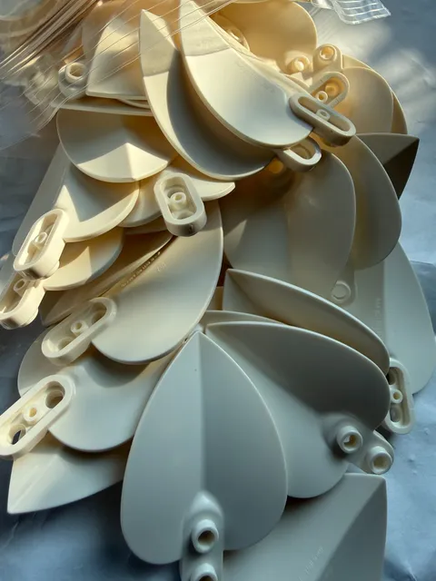 LEGO-NEW-#7096-WHITE- PLANT LEAF ROUND POINTED 1 X 2-5 PIECES