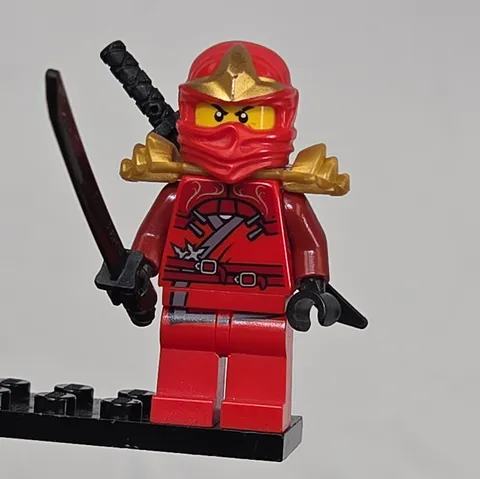 Lego Ninjago Minifigure njo0032 Kai ZX - Shoulder Armor. Small Torso Crack