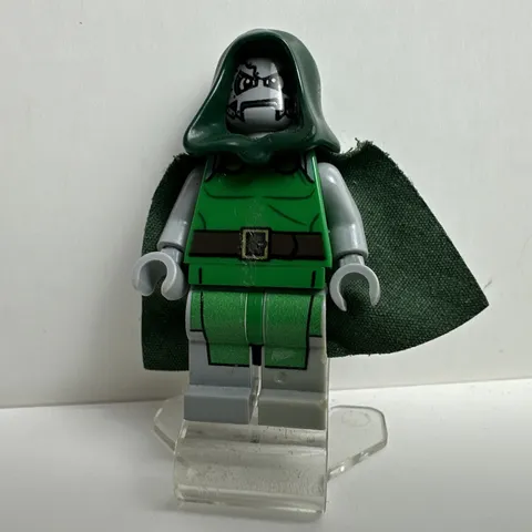 LEGO Dr. Doom Minifigure Sh0052 Marvel Superheroes 76005 (See Pictures)