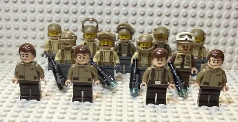 LEGO Star Wars Minifigure Lot sw0696 x3 sw0697 x5 sw0699 x4 sw0804 Resistance
