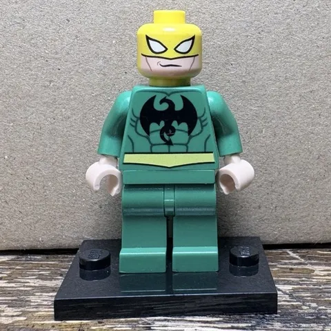 LEGO MARVEL IRON FIST MINIFIGURE