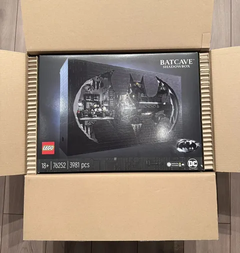 LEGO Dc Comics Super Heroes Batman Boxer: Bath Cave - Display Case (76252) - NEW