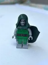 LEGO Dr. Doom Minifigure Sh0052 Marvel Superheroes 76005