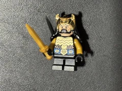 LEGO Hobbit Thorin Oakenshield set 79017 Gold Armor Crown Minifigure