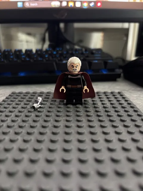 lego star wars dooku w/ lightsaber (Torso Crack: Check Photos)