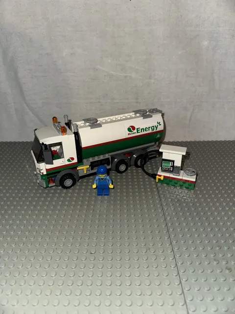 Lego City Tanker Truck 60016 100% COMPLETE w/ instructions