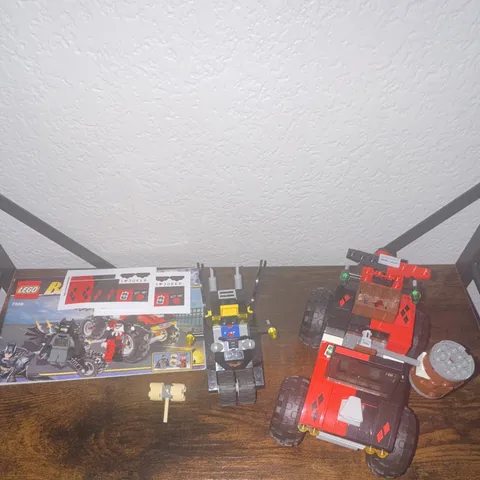 LEGO Batman 7886 Batcycle Harley Quinn Hammer Truck 267pcs 100% complete
