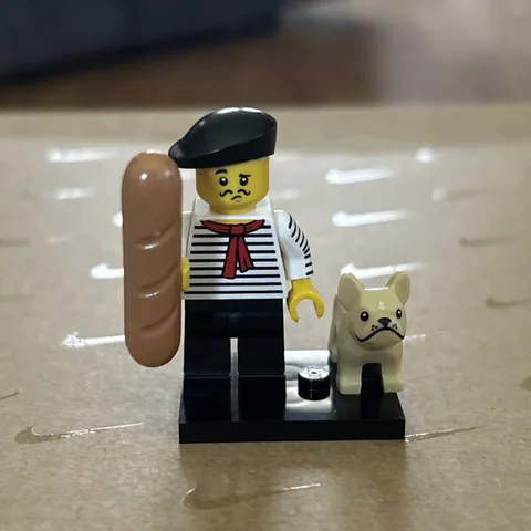 LEGO Series 17 Connoisseur Collectible Minifigure complete w/ French Bulldog