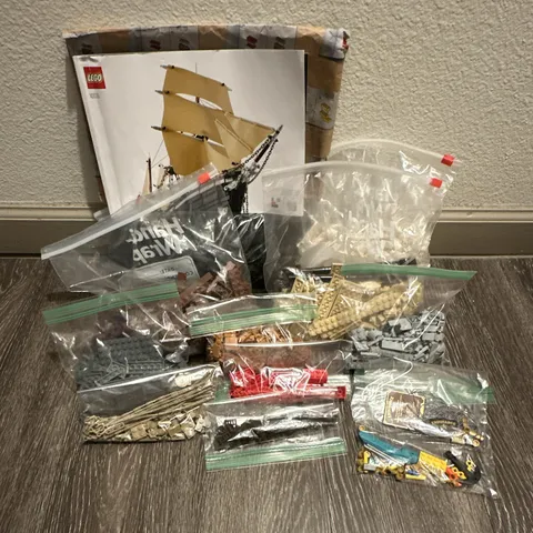 ICONS LEGO SET #10335 THE ENDURANCE SHIP  missing FLAG