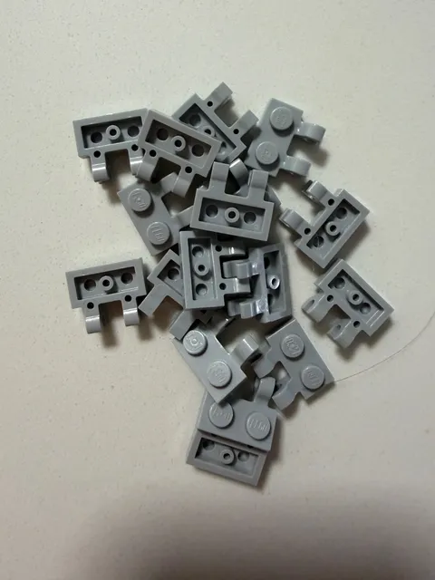 LEGO 60470b White Plate, Modified 1 x 2 W/ 2 Open O Clips (Horizontal Grip) (x1)