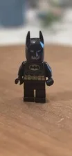 Lego New Batman Black Suit w/ Yellow Belt and Crest Minifigure