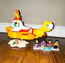LEGO Ideas 21306 The Beatles Yellow Submarine 95% COMPLETE W/ MINIFIGURES