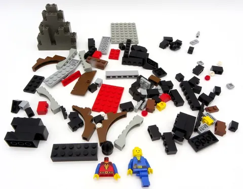 LEGO Castle #6082 Dragon Knights Partial Set 106/375 28% With Partial Minifigure