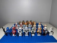 Lot of 30  collectible Lego Clone Wars Minifigures in PRISTINE CONDITION